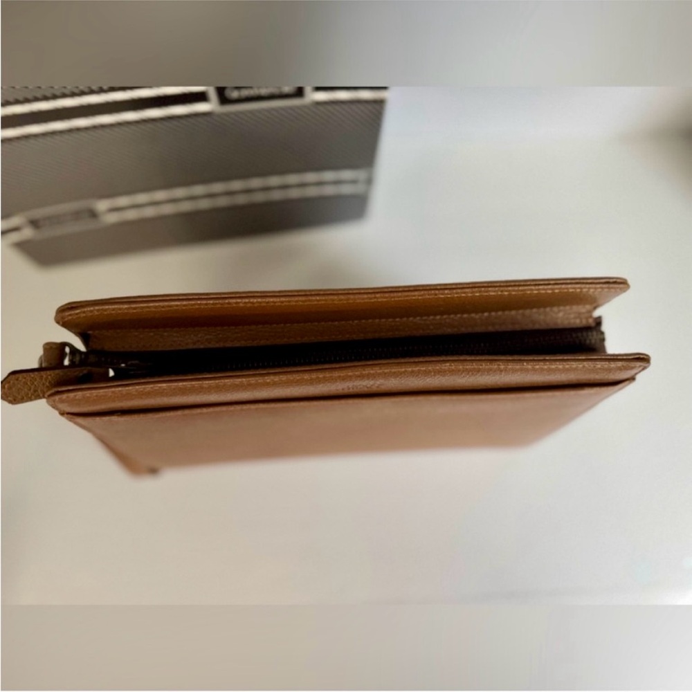 ❌SOLD❌GIANNI VERSACE Deadstock Vintage Warm
Brown Leather Zip Clutch Wristlet - Picture 9 of 11